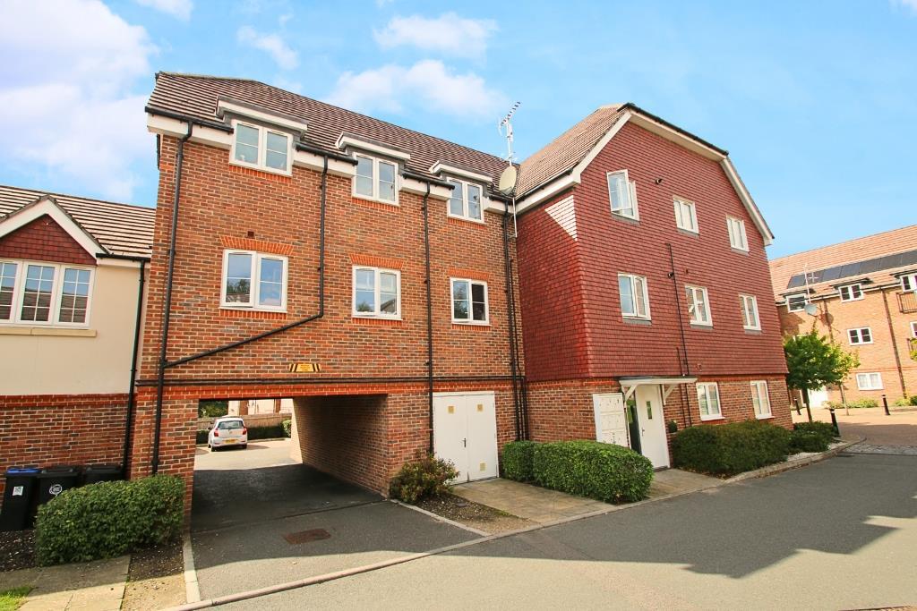 Main image of property: Beckett Court, Brookwood Farm Drive, Knaphill, Woking, GU21 2FT