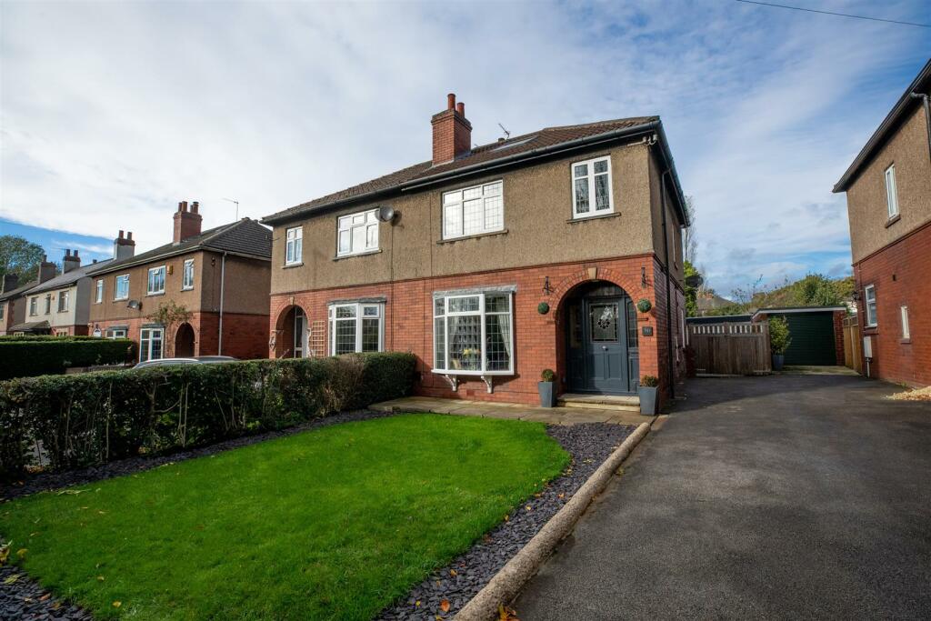 3 bedroom semidetached house for sale in Huddersfield Road, Mirfield, WF14