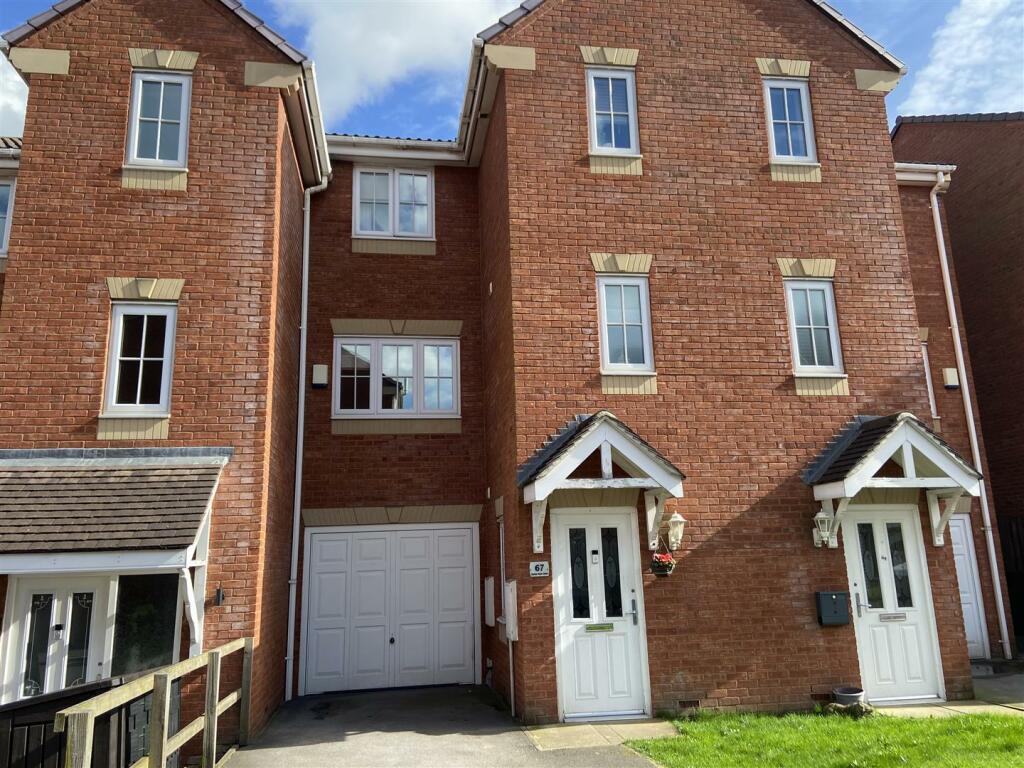 4 bedroom town house for sale in Spring Place Court, Mirfield, WF14
