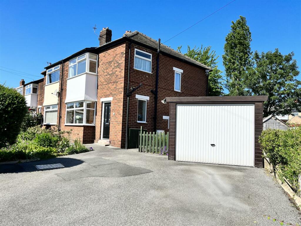 3 bedroom semidetached house for sale in Park Avenue, Mirfield, WF14