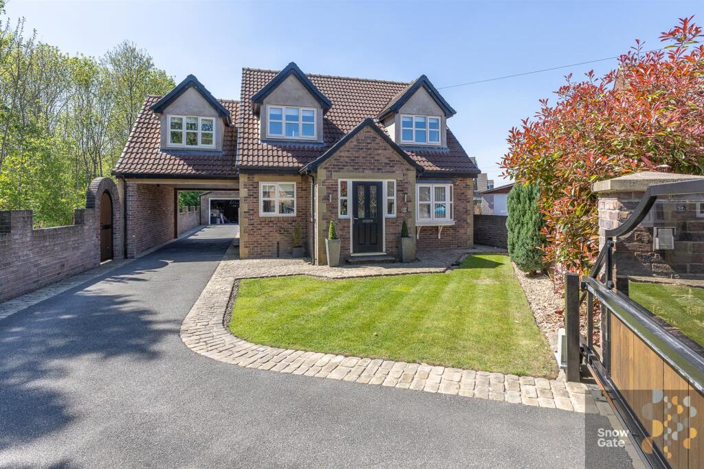 Main image of property: 17 Parkfield Croft, Mirfield