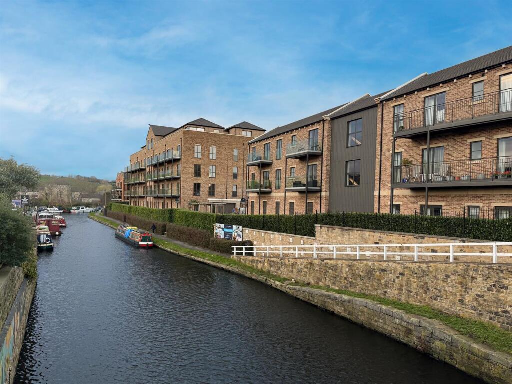 Main image of property: Apartment 21, Crowther House, East-Thorpe Court, Mirfield