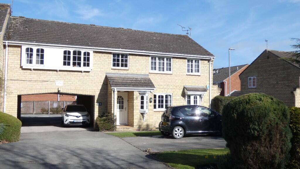 Main image of property: Oakdene Vale, Leeds, West Yorkshire, LS17