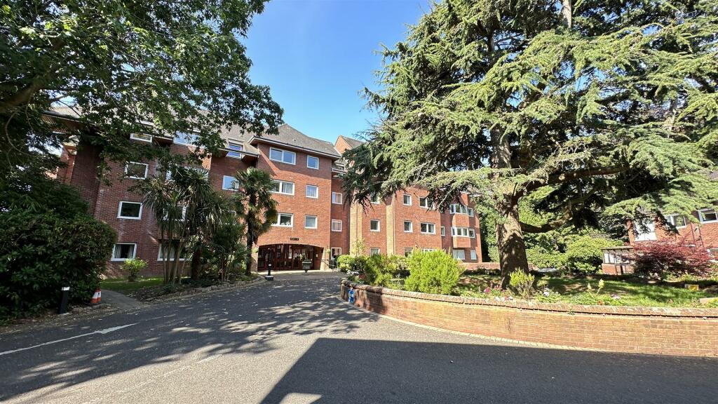 2 bedroom retirement property for sale in Canford Cliffs Road, Canford