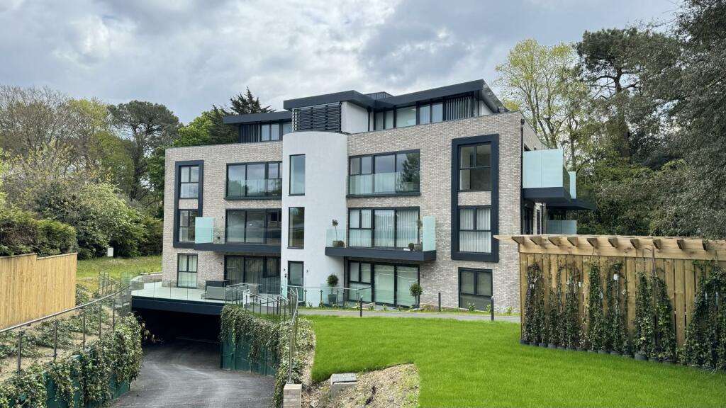 2 bedroom apartment for sale in Martello Road South, Canford Cliffs, BH13