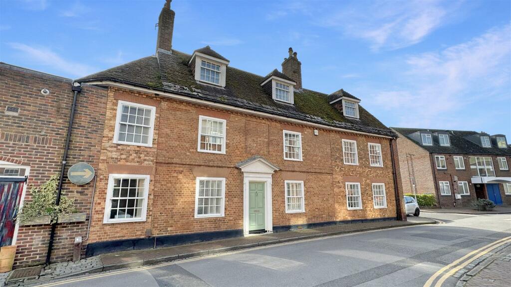 5 bedroom semi-detached house for sale in Ostlers Yard, New Street, Old Town Poole, BH15