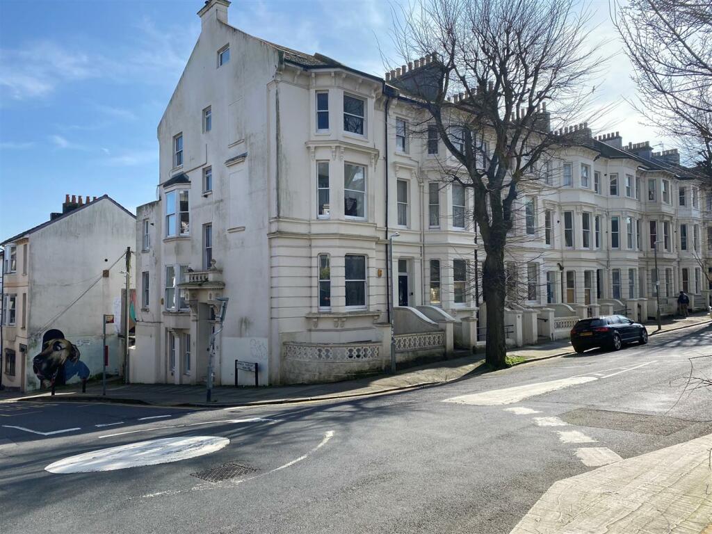 2 bedroom flat for sale in Buckingham Road, Brighton, BN1