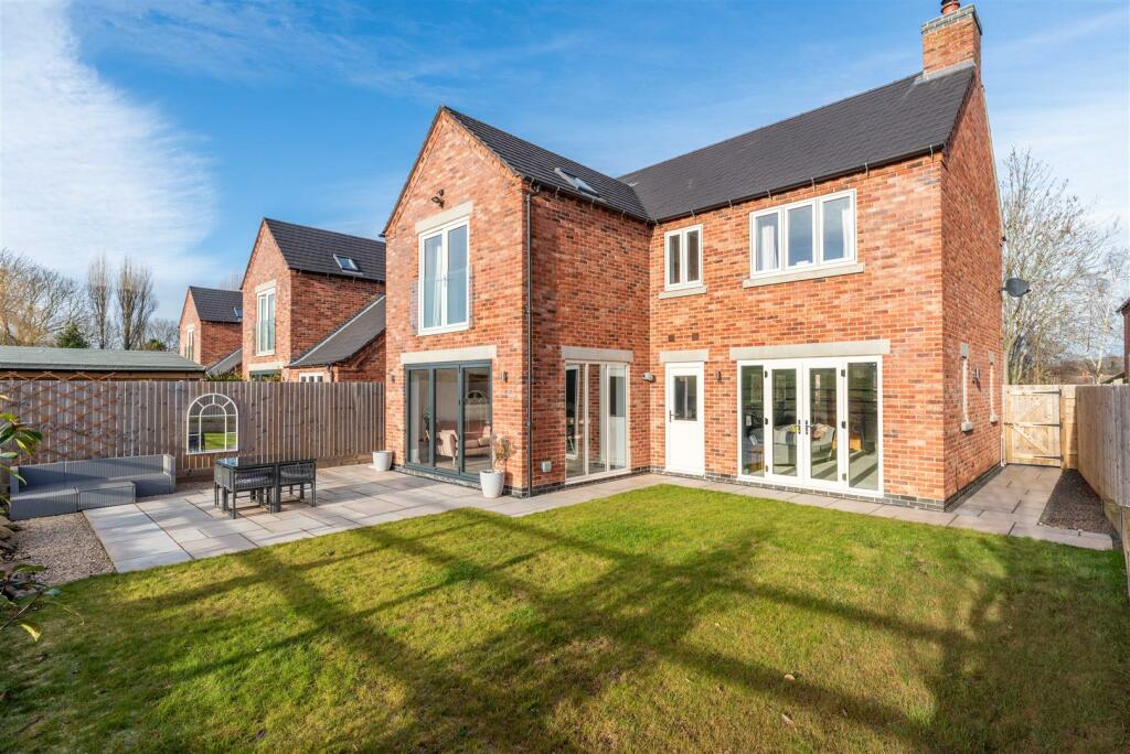 4 bedroom detached house for sale in Meadow Court, Long Whatton, LE12