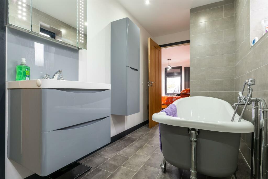 Additional property image - School Lane, Castle Donington, Derby