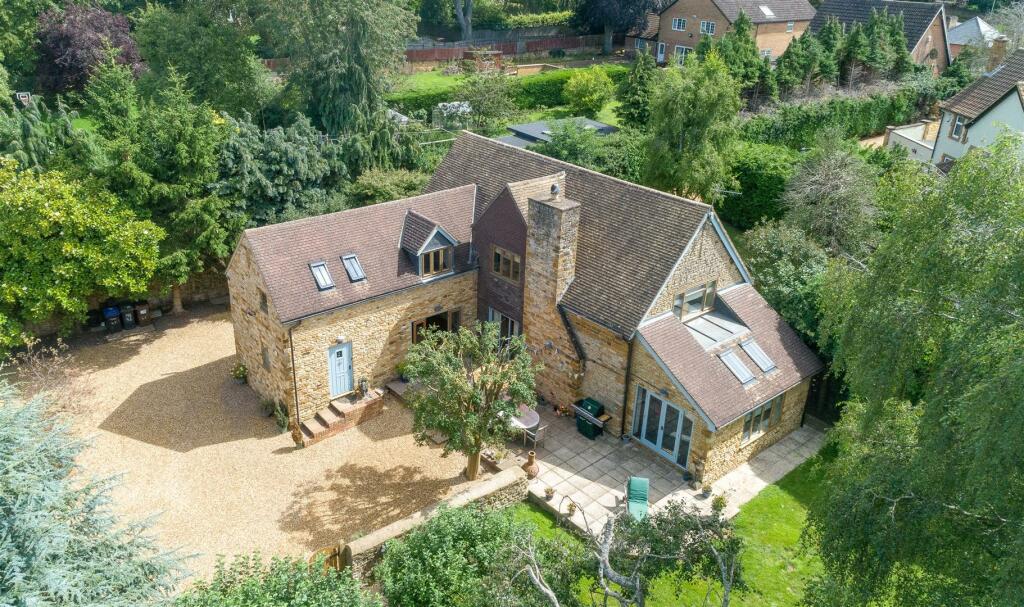 4 bedroom detached house for sale in 41 Mill Lane, Kingsthorpe, Northampton, NN2