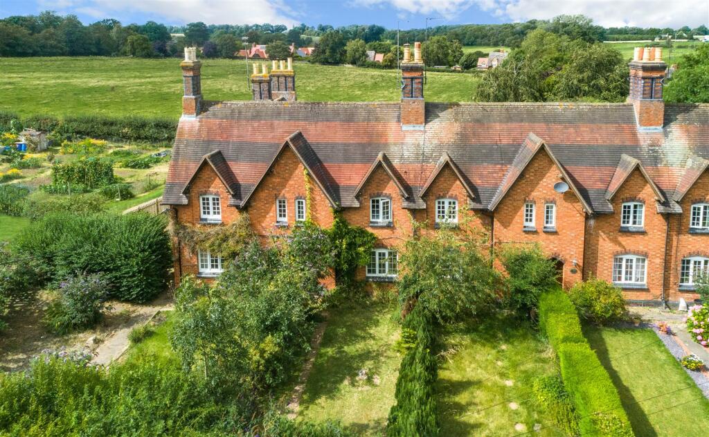 3 bedroom cottage for sale in Upper Harlestone, Northampton, NN7