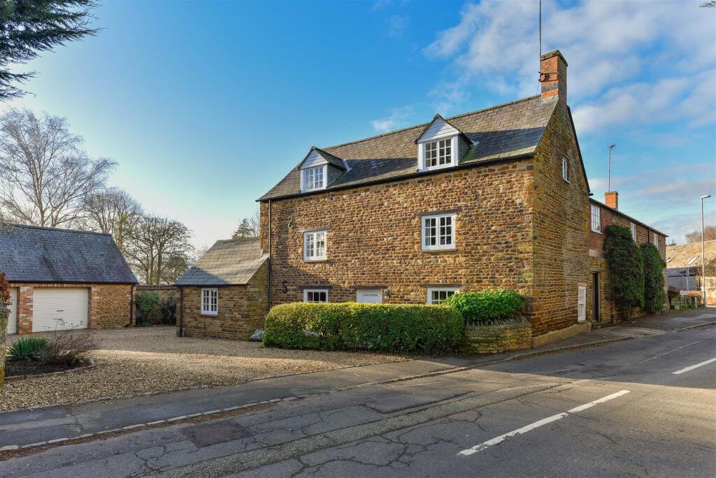 5 bedroom detached house for sale in Quinton Road, Wootton, Northampton