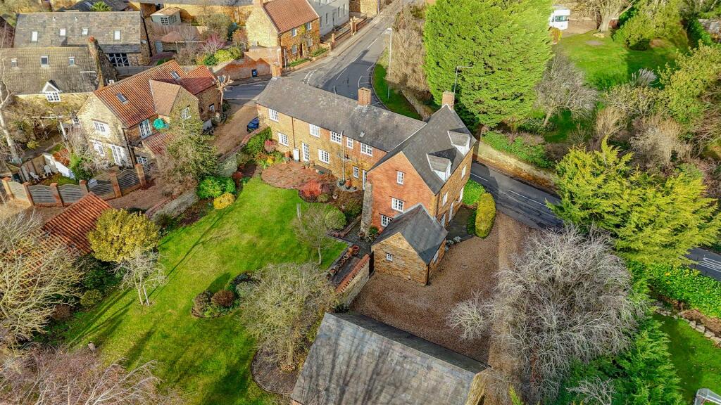 5 bedroom detached house for sale in Quinton Road, Wootton, Northampton, NN4