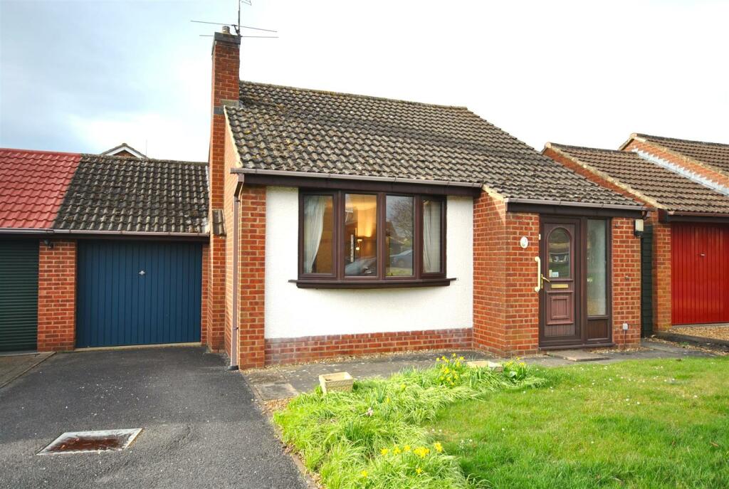 2 bedroom semi-detached bungalow for sale in Macon Close, Northampton, NN5