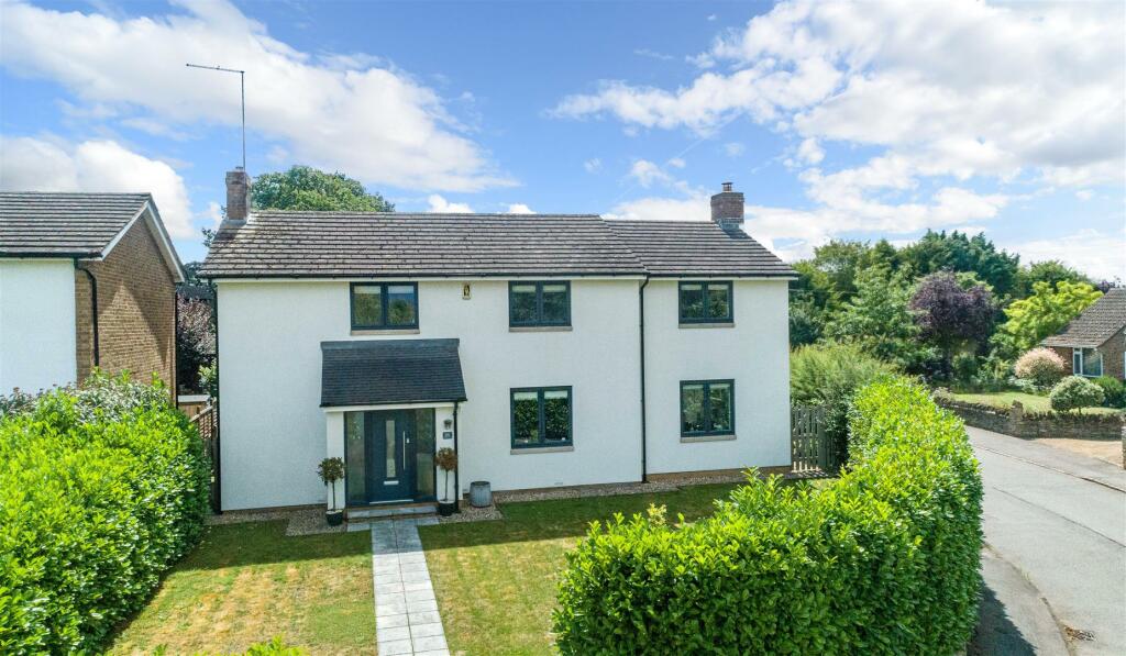 4 bedroom detached house for sale in Green Street, Milton Malsor