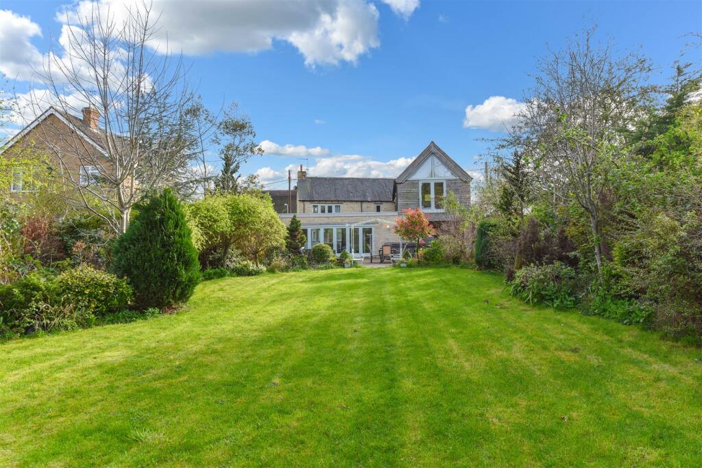 5 bedroom detached house for sale in Moorend Road, Yardley Gobion