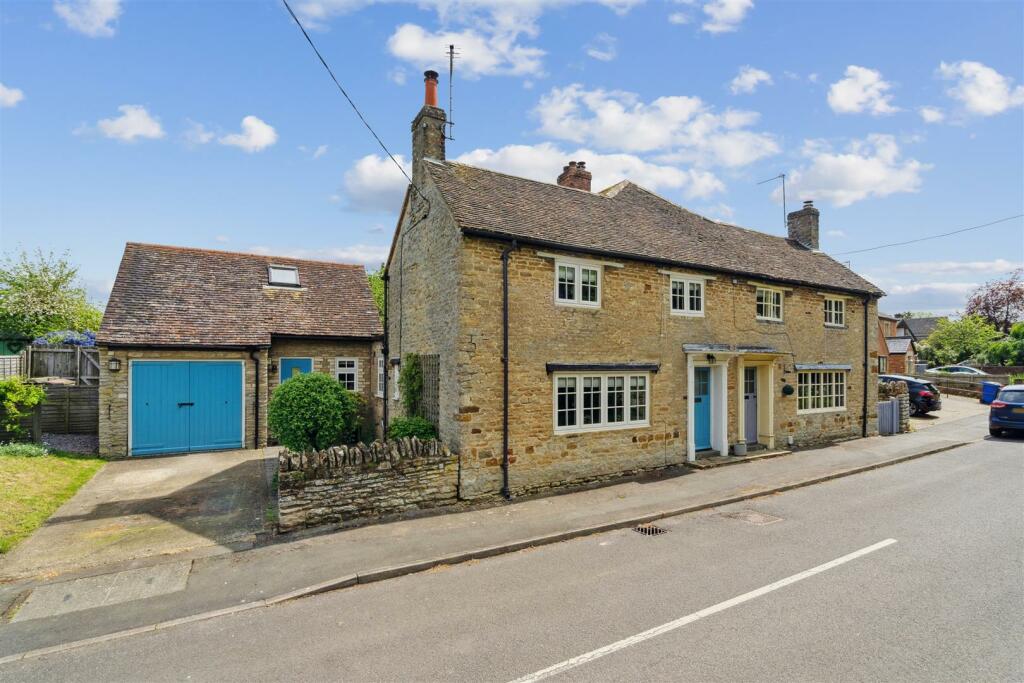 3 bedroom cottage for sale in School Lane, Quinton, Northampton, NN7