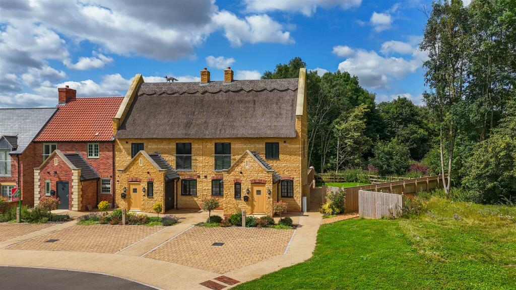 2 bedroom end of terrace house for sale in Brampton View Cottage