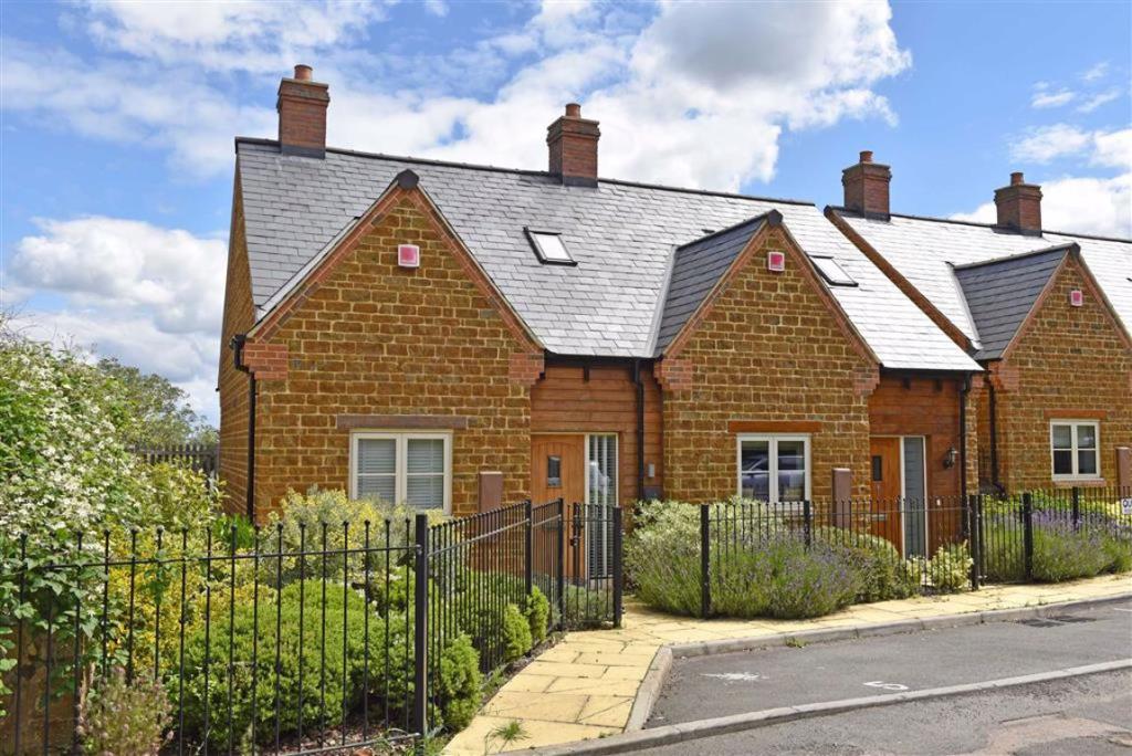 3 bedroom cottage for sale in Spratton, NN6