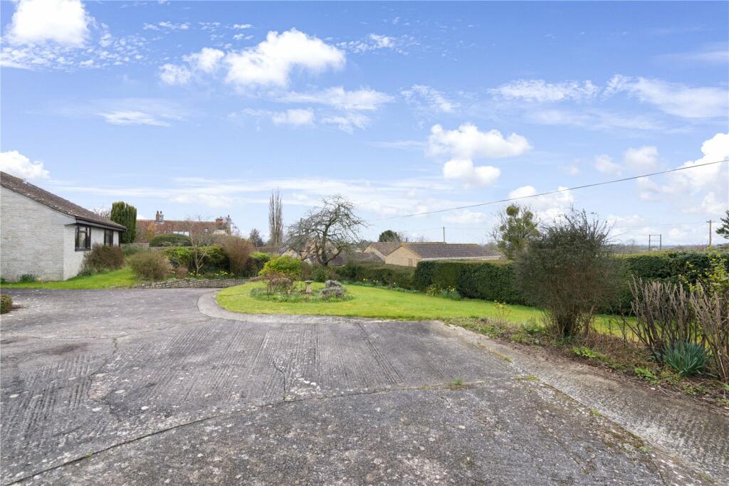 4 bedroom bungalow for sale in Sutton Montis, Yeovil, Somerset, BA22
