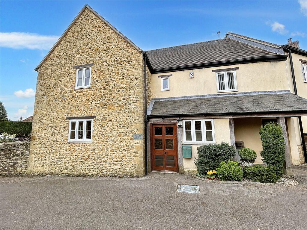 4 bedroom end of terrace house for sale in Blackford Way, Charlton