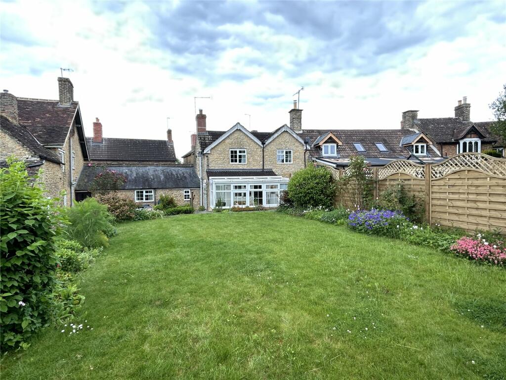 3 bedroom terraced house for sale in South Street, Milborne Port