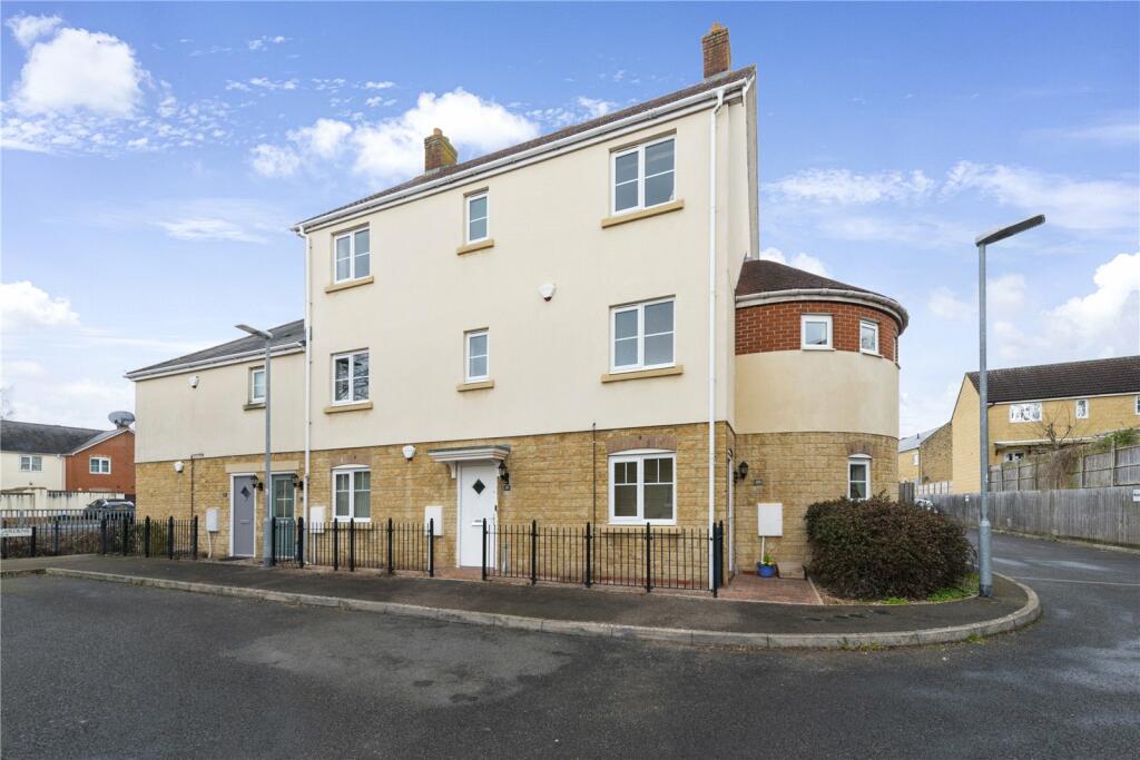 4 bedroom terraced house for sale in Gunville Gardens, Milborne Port