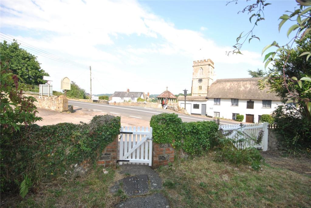 3 bedroom detached house for sale in Honiton, Devon, EX14