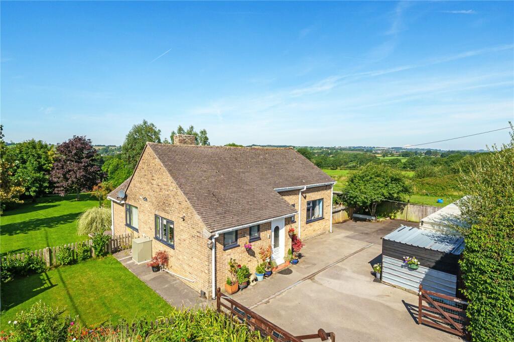 3 bedroom bungalow for sale in Chard Common, Chard, Somerset, TA20