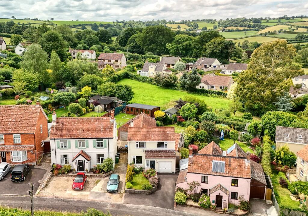 3 bedroom detached house for sale in Foxdon Hill, Wadeford, Chard