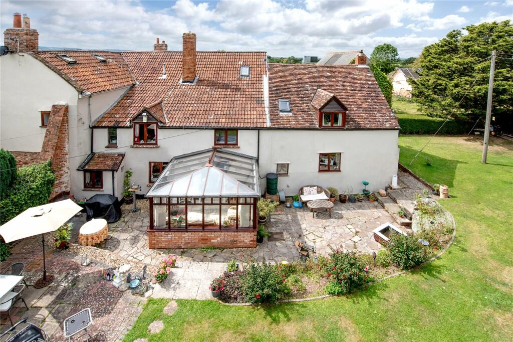 6 bedroom semidetached house for sale in Creech Heathfield, Taunton