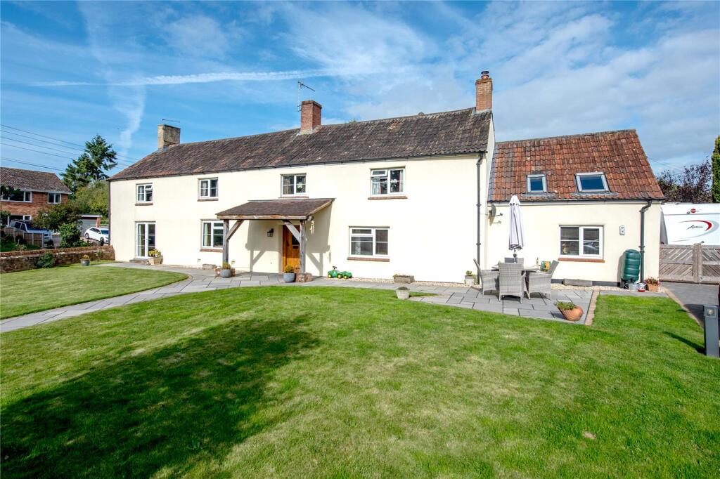 5 bedroom detached house for sale in Swingbridge, Bathpool, Taunton