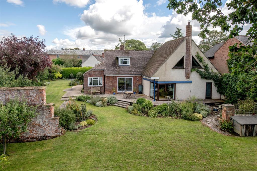 4 bedroom detached house for sale in Bradford On Tone, Taunton