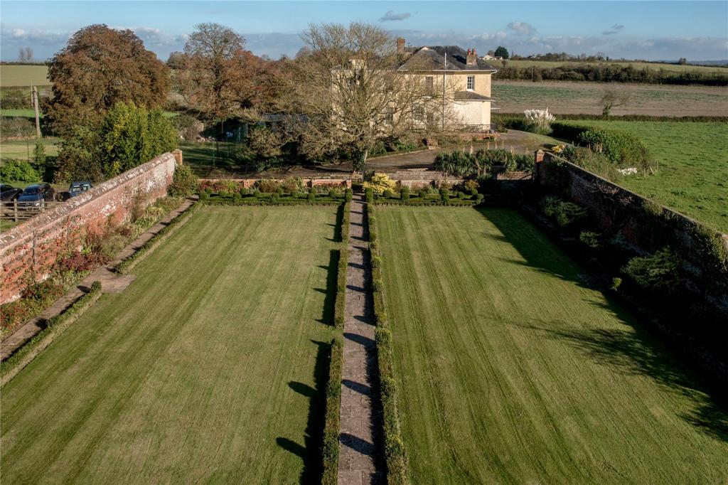 7 bedroom detached house for sale in Lower Durston, Taunton, Somerset, TA3