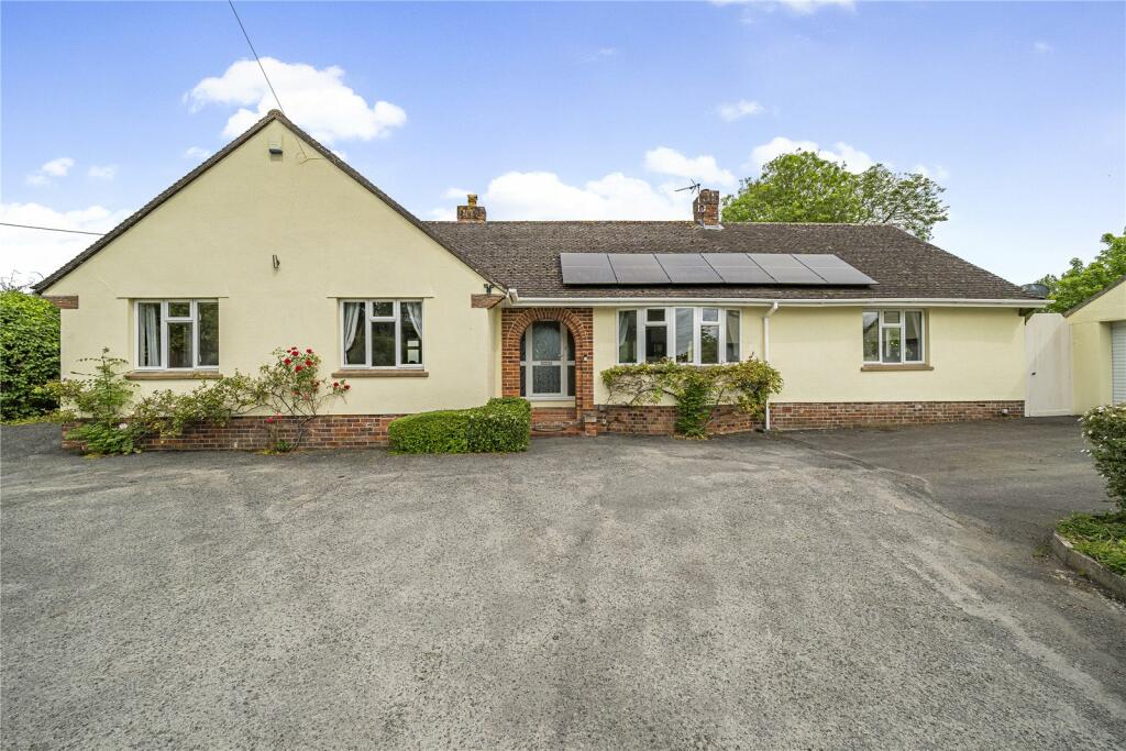 4 bedroom bungalow for sale in Picts Hill, Langport, Somerset, TA10