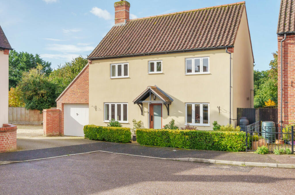 4 bedroom detached house for sale in Standerwick Orchard, Broadway