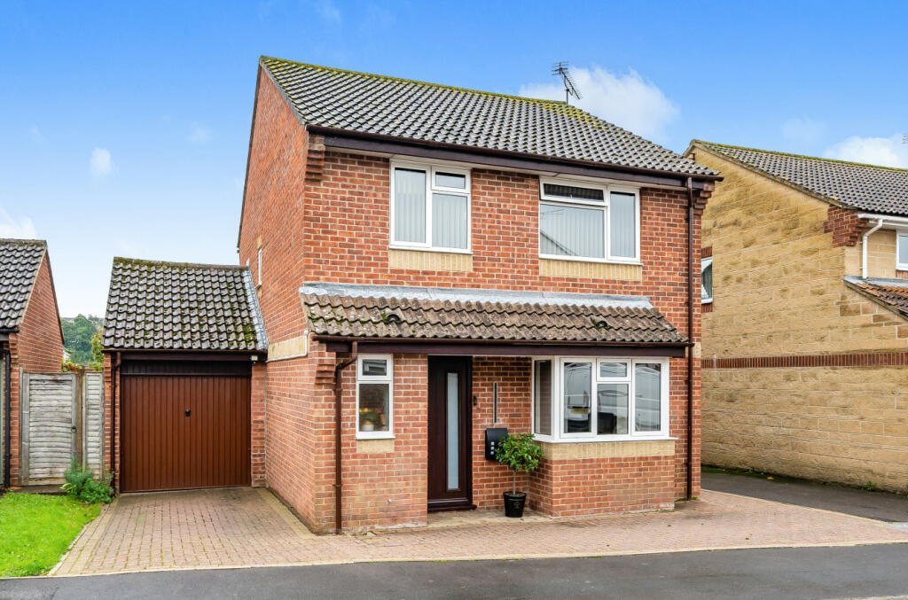 4 bedroom detached house for sale in Ladymeade, Ilminster, Somerset, TA19