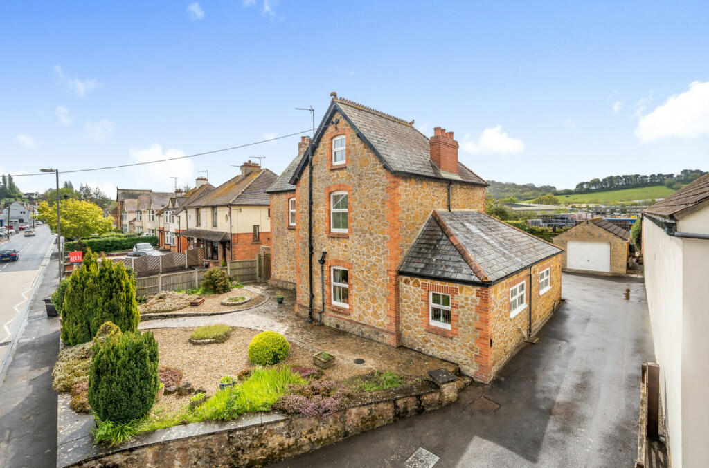 4 bedroom detached house for sale in Station Road, Ilminster, Somerset