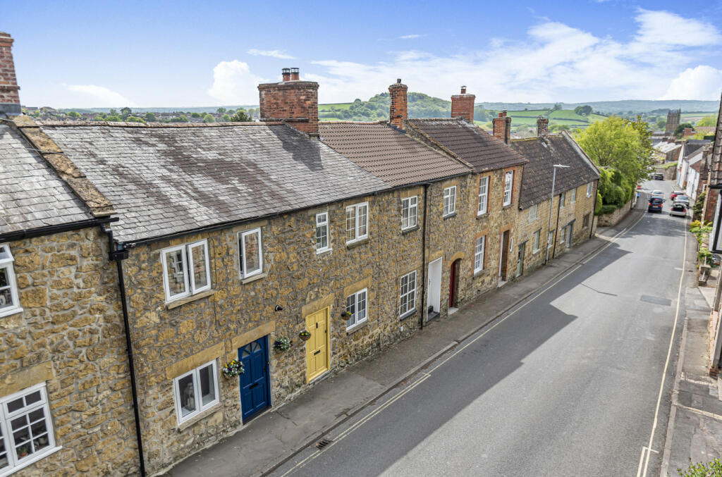 2 bedroom terraced house for sale in East Street, Ilminster, Somerset, TA19