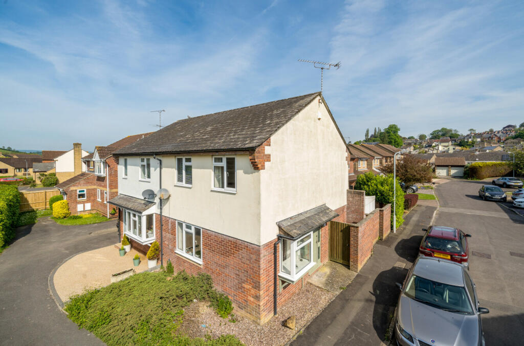 3 bedroom semidetached house for sale in Ladymeade, Ilminster, TA19