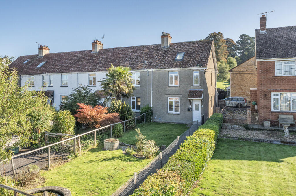 3 bedroom end of terrace house