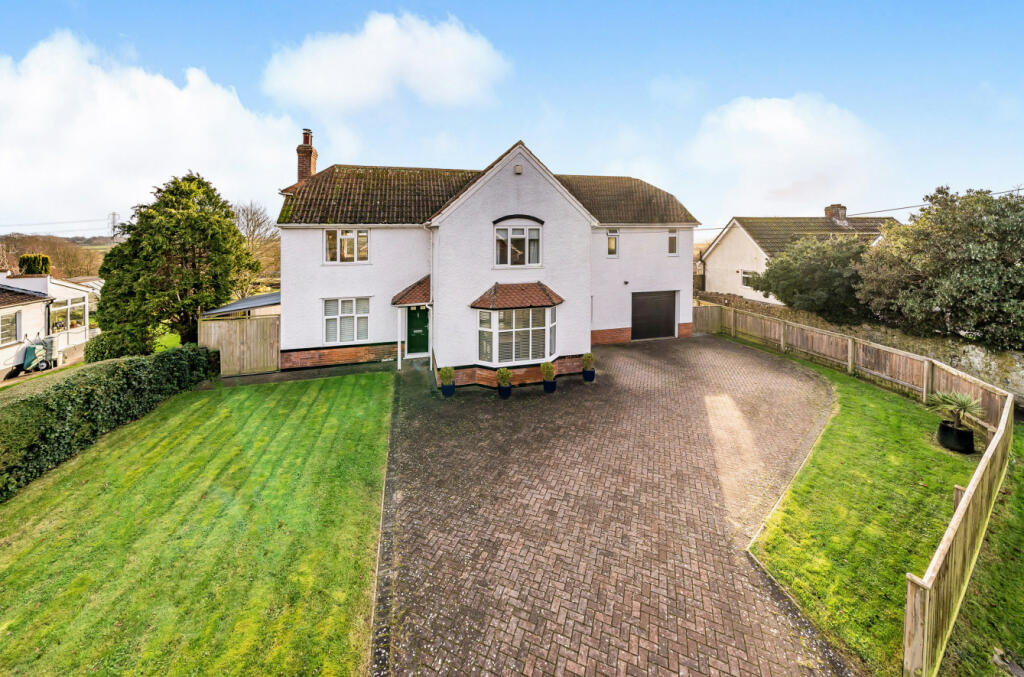 4 bedroom detached house for sale in Gaunts Road, Pawlett, Somerset, TA6