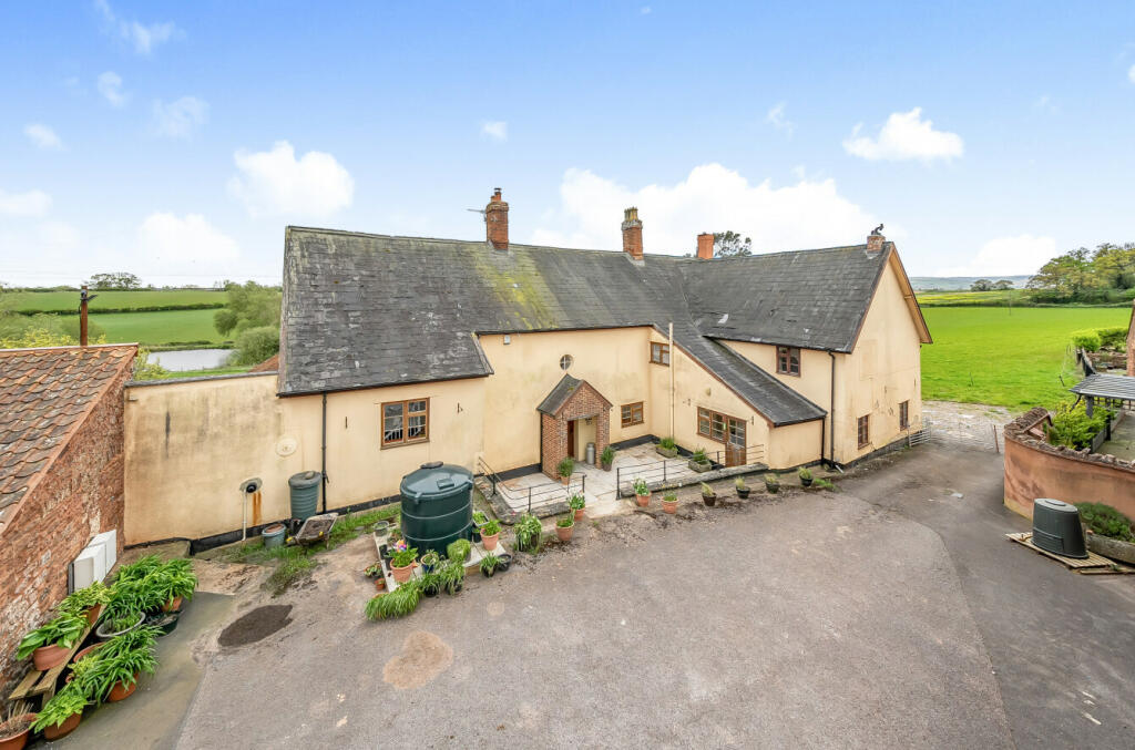 5 bedroom detached house for sale in Wembdon Hill, Wembdon, Bridgwater, TA6