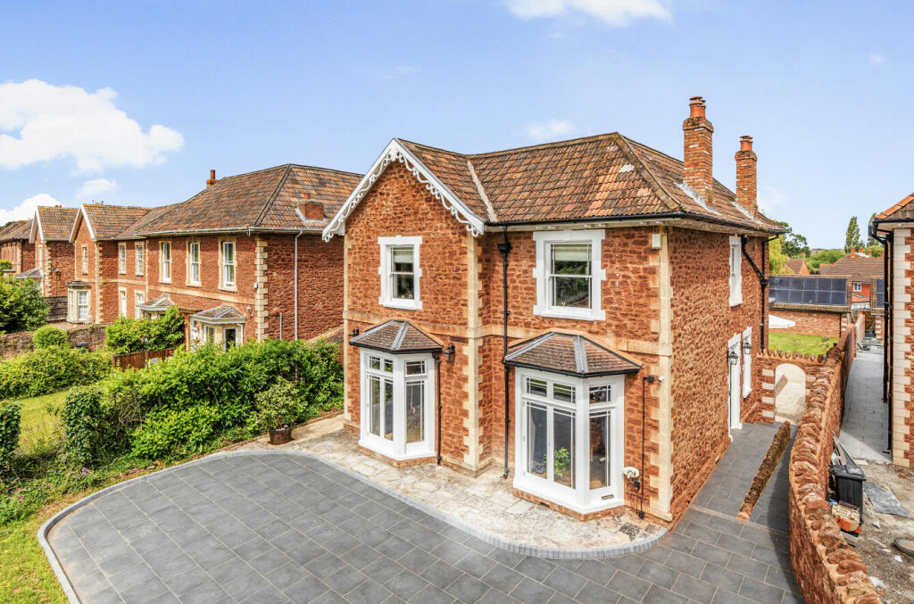 4 bedroom detached house for sale in Wembdon Rise, Wembdon, Bridgwater