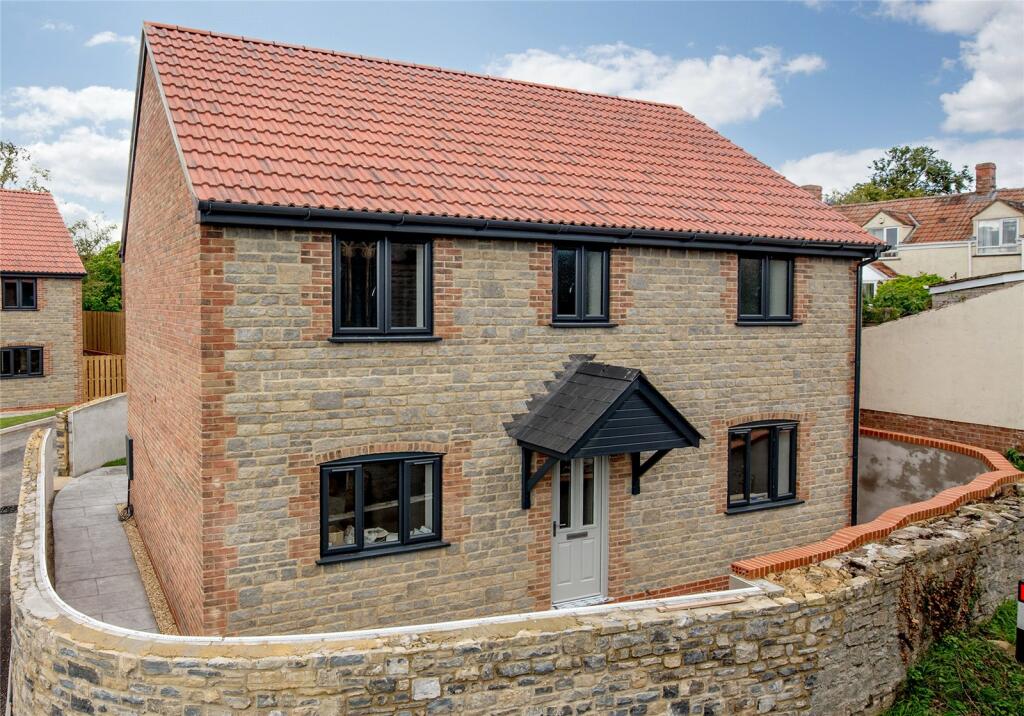 3 bedroom detached house for sale in 5 Cornish Close, Church Hill