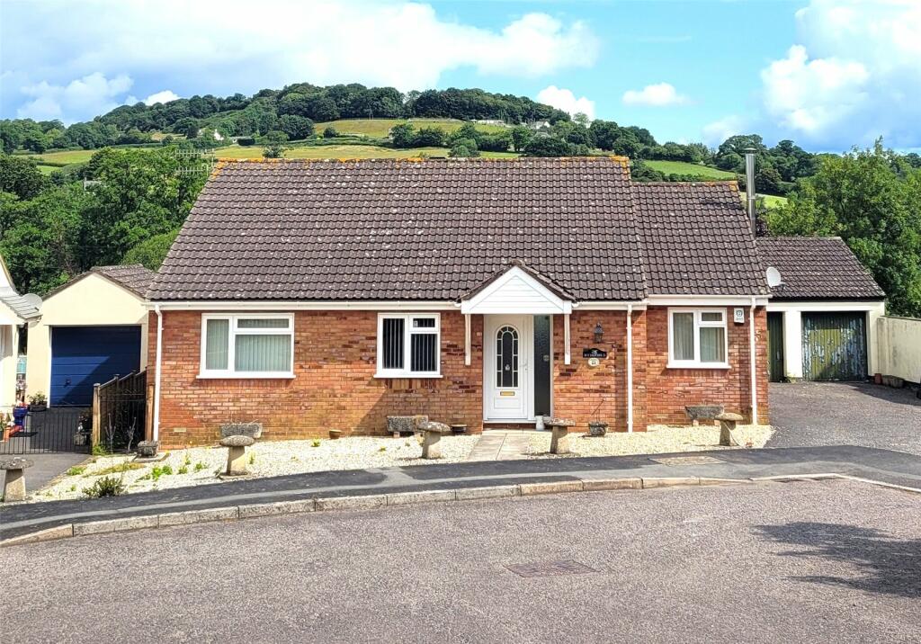 3 bedroom bungalow for sale in Hollingarth Way, Hemyock, Cullompton