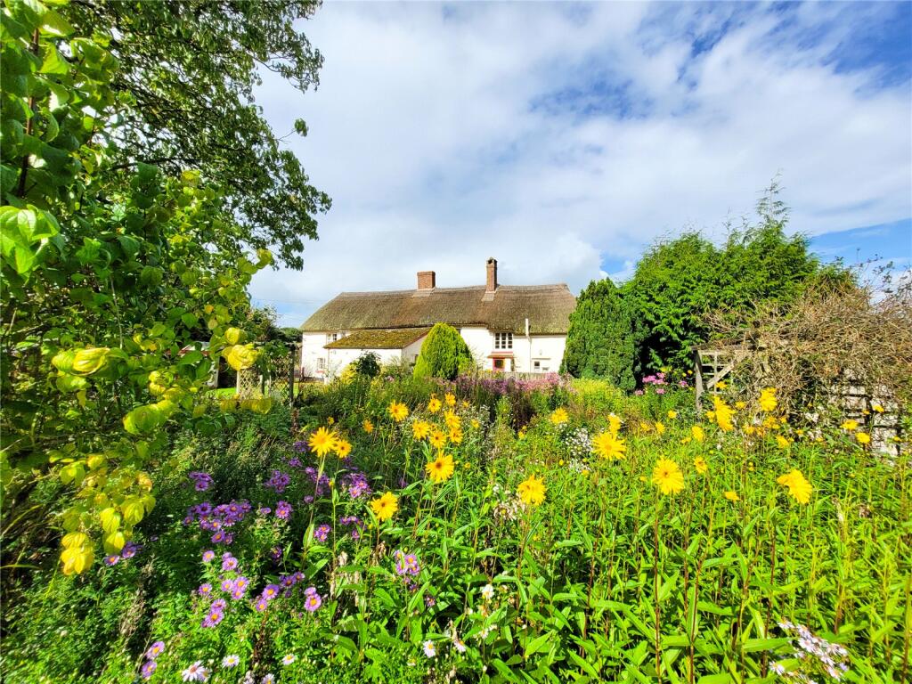 4 bedroom detached house for sale in Fenny Bridges, Honiton, Devon, EX14