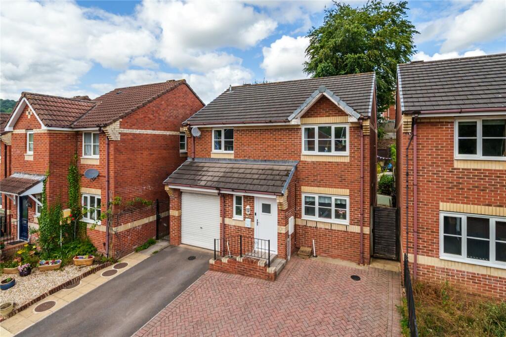 4 bedroom detached house for sale in Ashleigh Road, Honiton, Devon, EX14