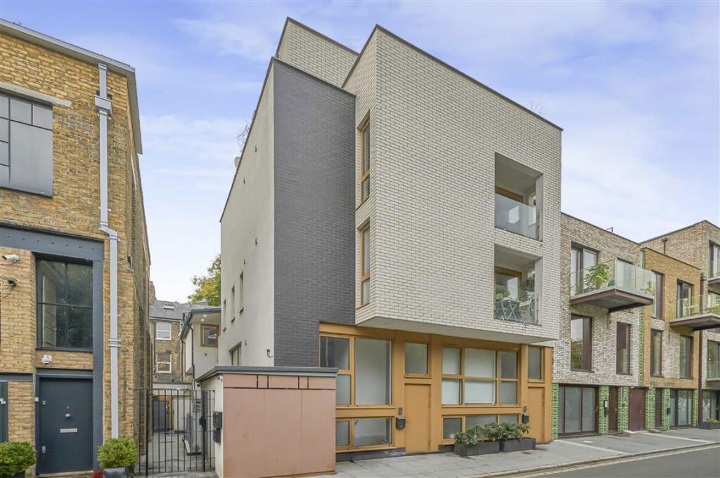 Main image of property: County Street, Borough