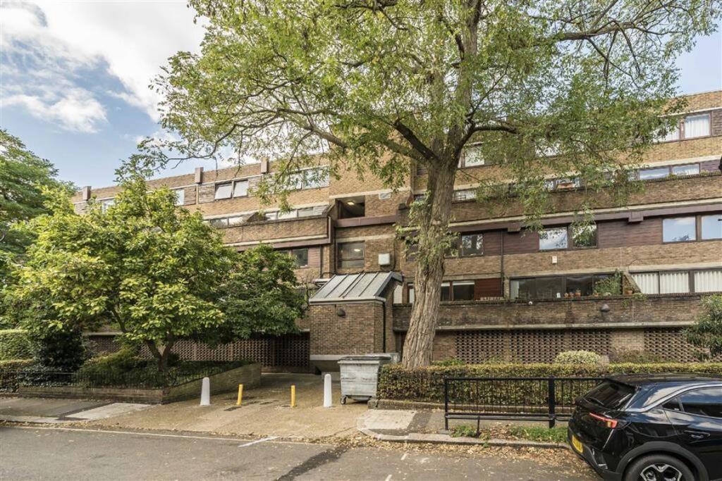 Main image of property: Oakey Lane, Waterloo